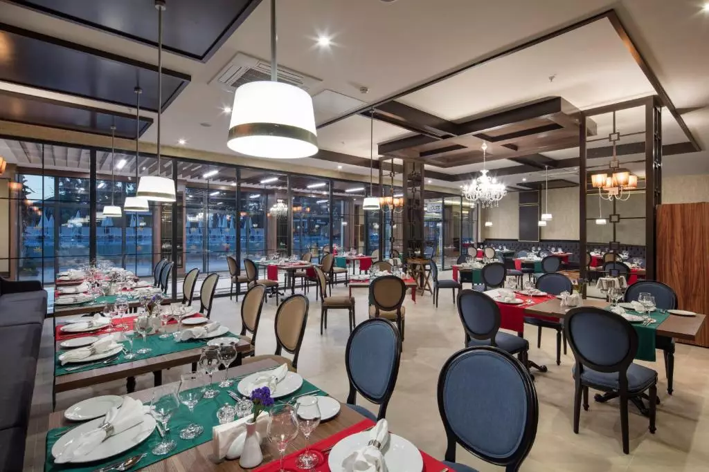 رستوران Aydinbey Queen Palace